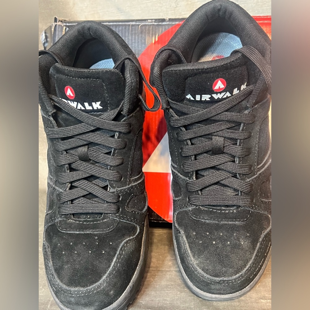 #7264. Airwalk Men's Mongo Mid Suede Comp Toe Work Shoe. Size 8.5